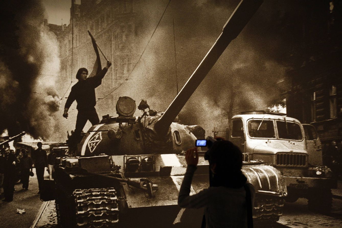 Fotografía de la invasión soviética de Praga en 1968. (EFE)