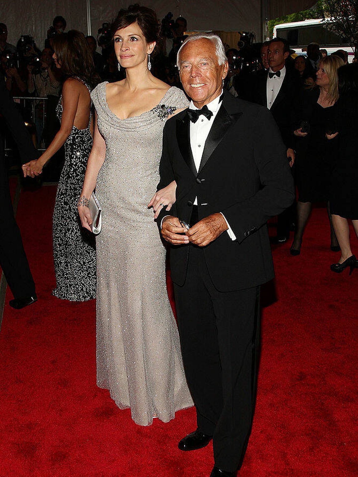 Julia Roberts y Giorgio Armani, en la Met Gala 2008. (Getty)