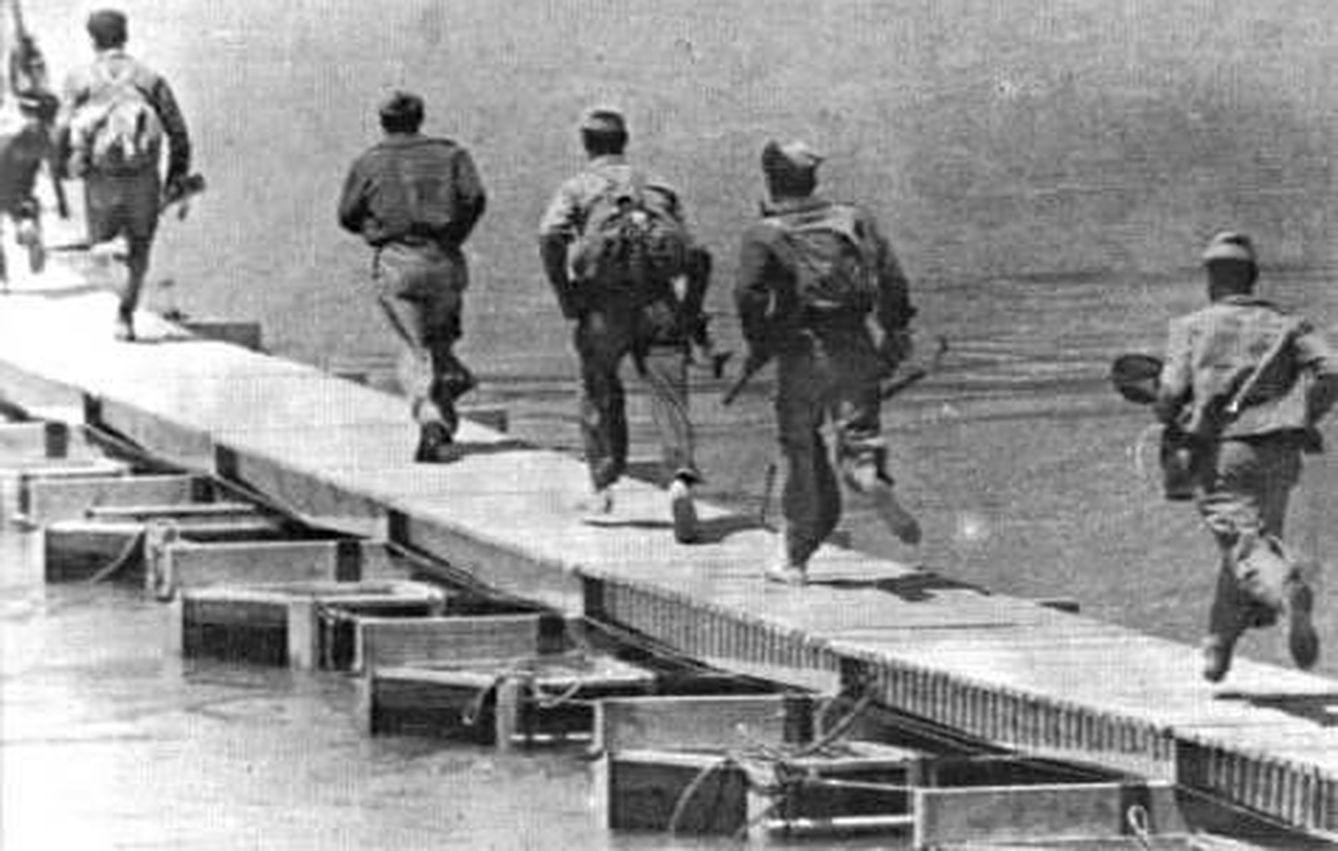 Paso del río Ebro. Julio 1938.