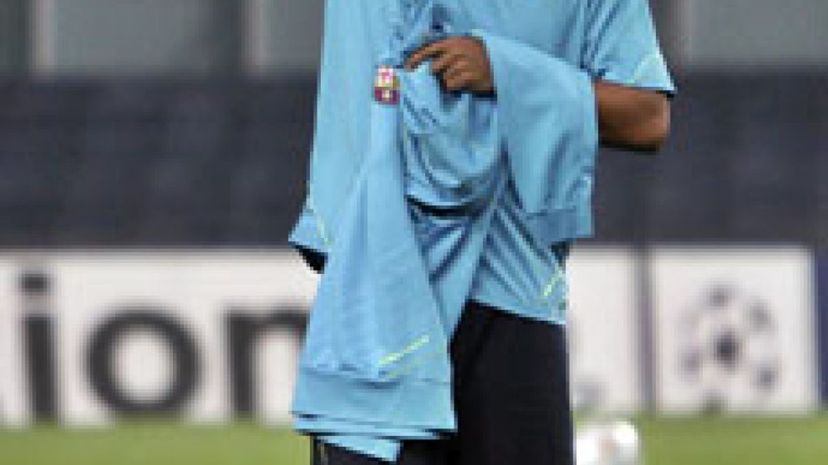 Ronaldinho, el hijo pródigo, regresa al Camp Nou