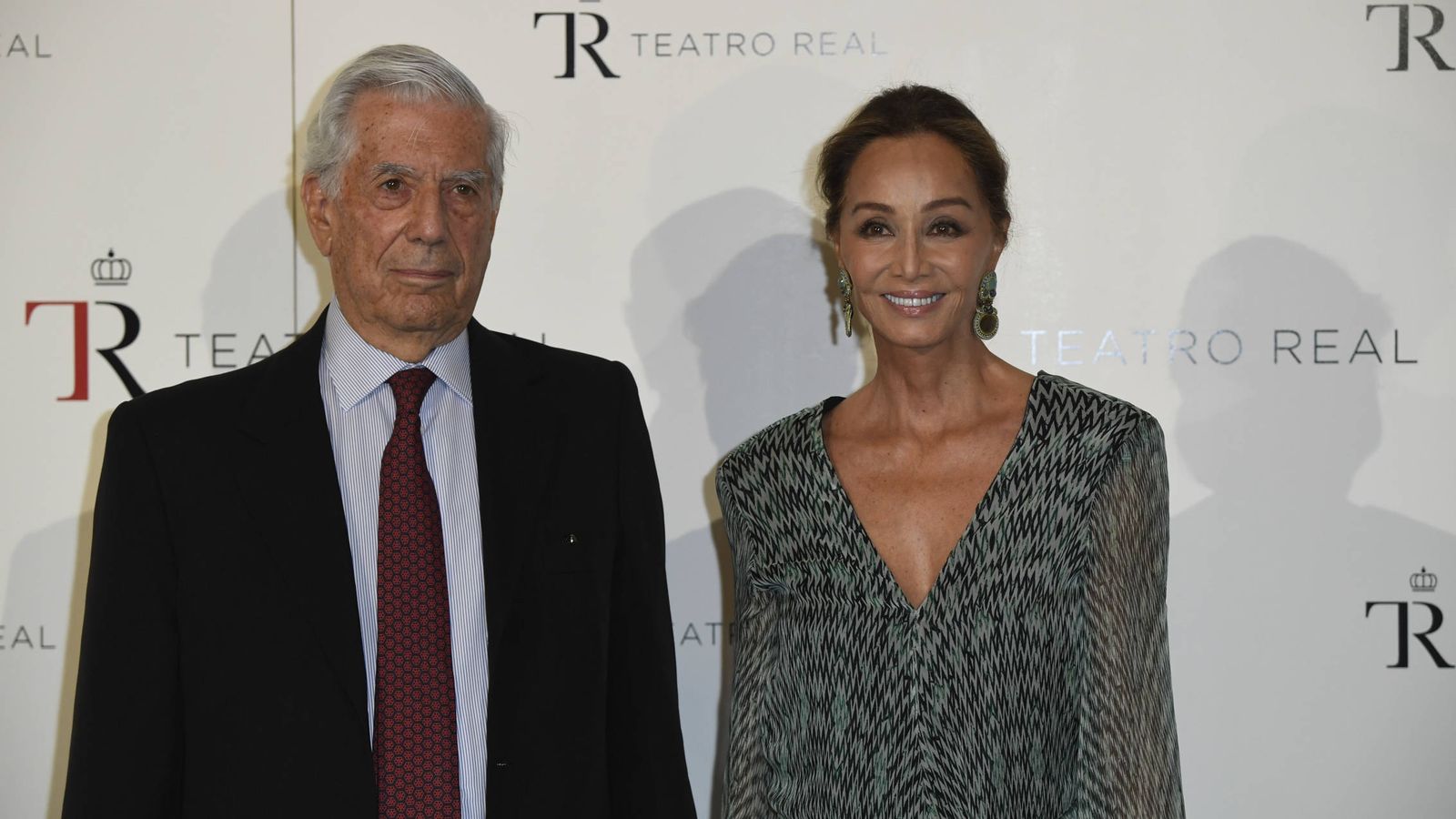Foto: Isabel Preysler y Mario Vargas Llosa, en el Teatro Real. (Limited Pictures)