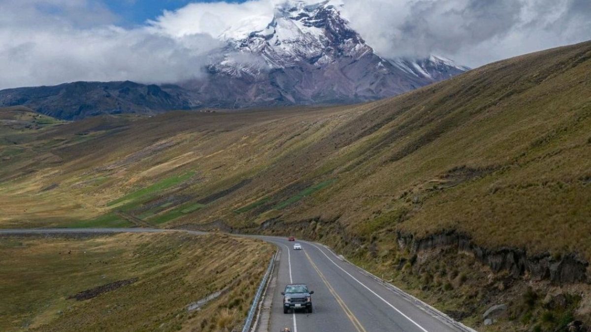 Una avalancha de hielo deja al menos cuatro muertos en el volcán Chimborazo (Ecuador)