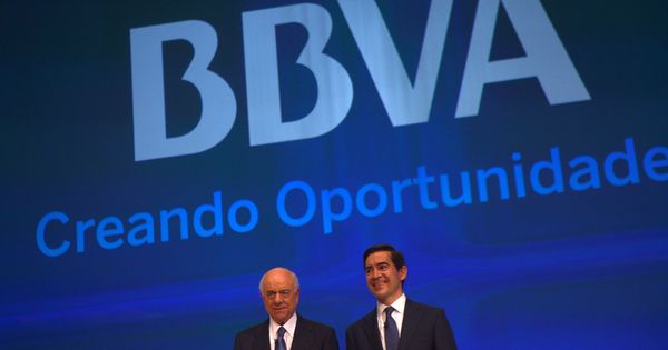 Foto: Francisco González, presidente de BBVA, junto con Carlos Torres Vila, consejero delegado (Reuters)