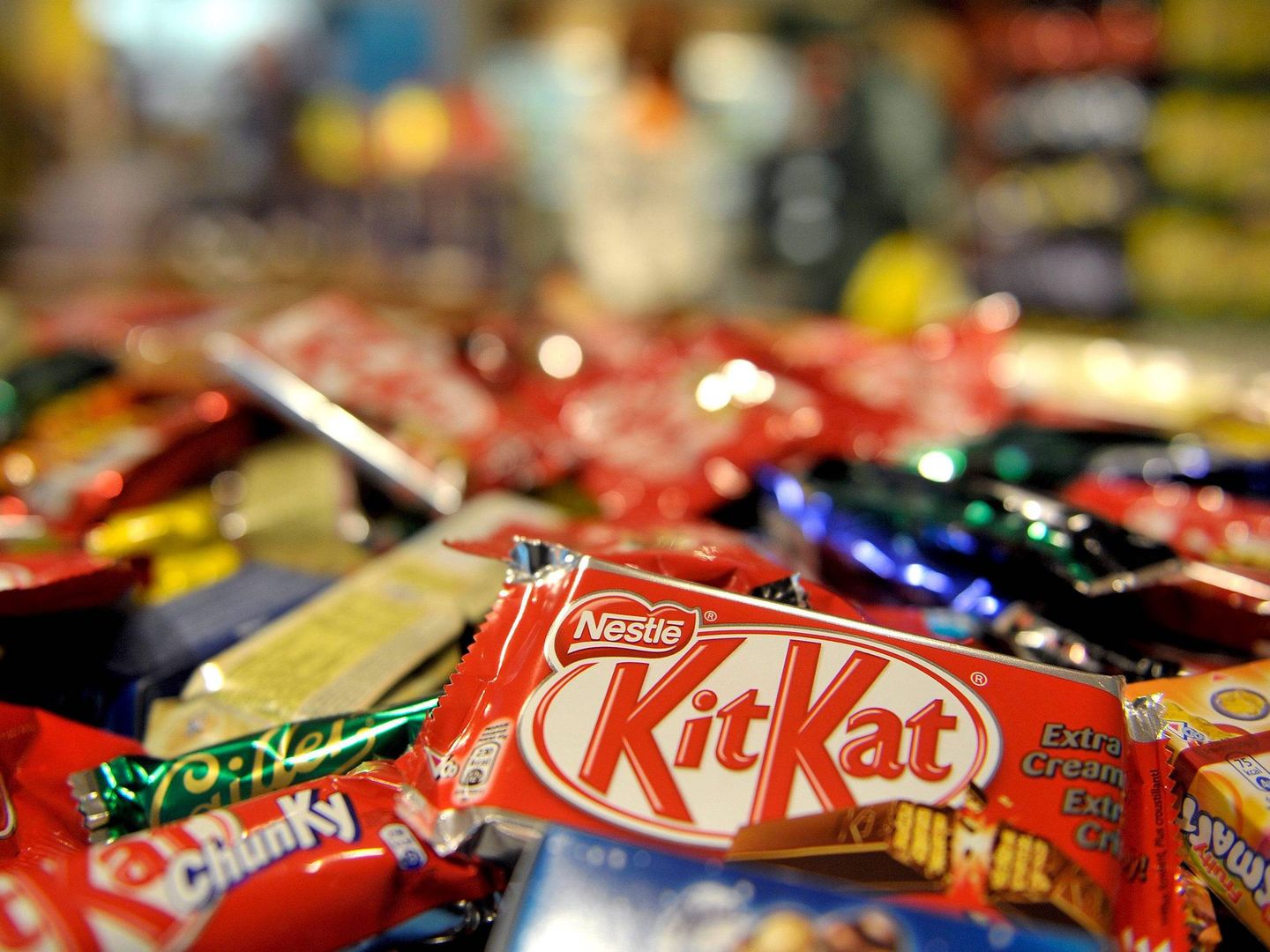 Las chocolatinas de Nestlé no quedan al margen del debate. (EFE)  