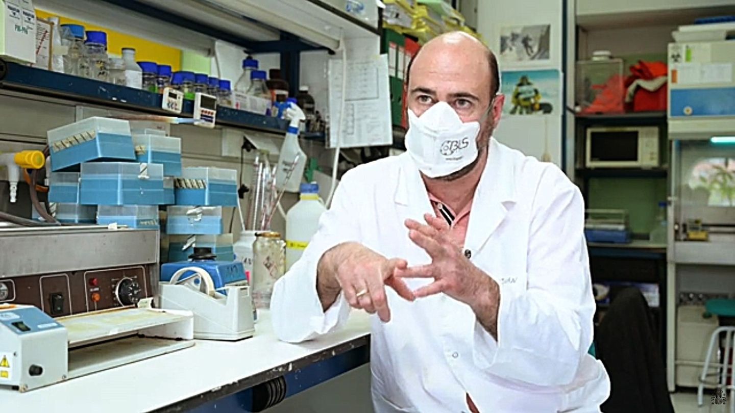 Juan García Arriaza, en el laboratorio. (EFE)