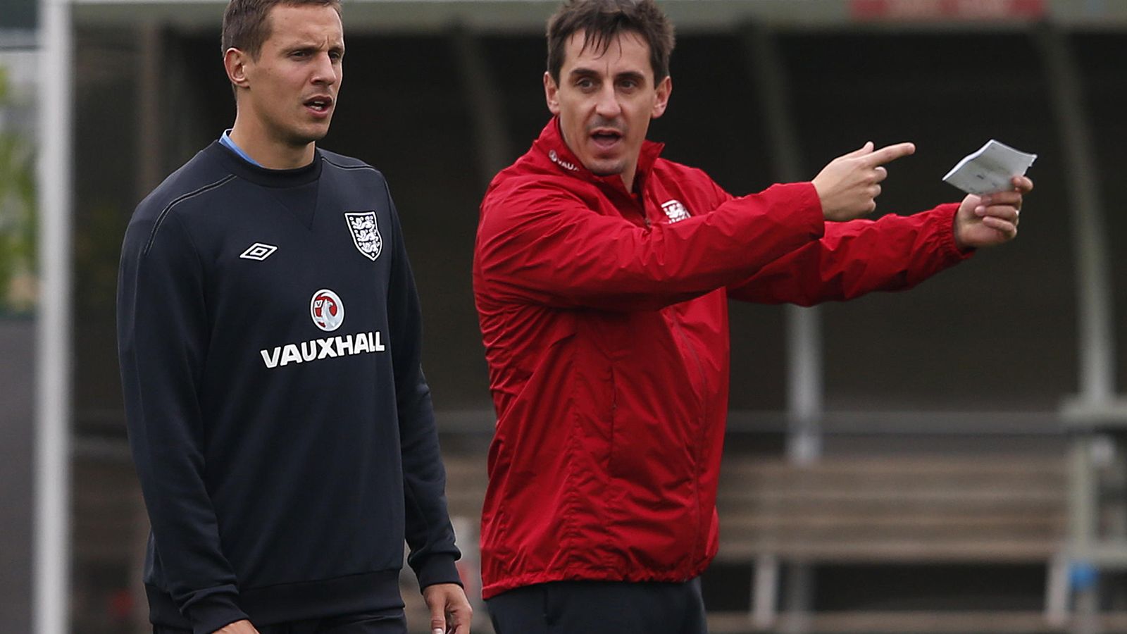 Foto: Gary Neville, durante un entrenamiento de la selección de Inglaterra (Reuters)