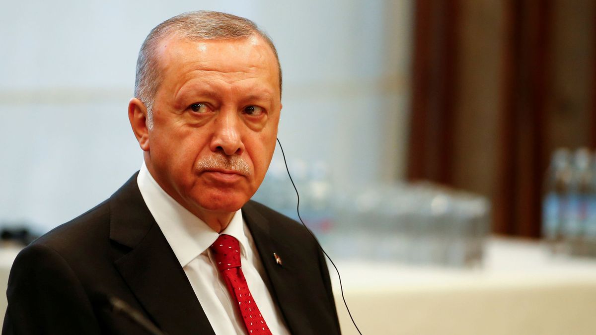 Erdogan continúa su purga: Turquía manda a la hoguera 300.000 libros 'subversivos'