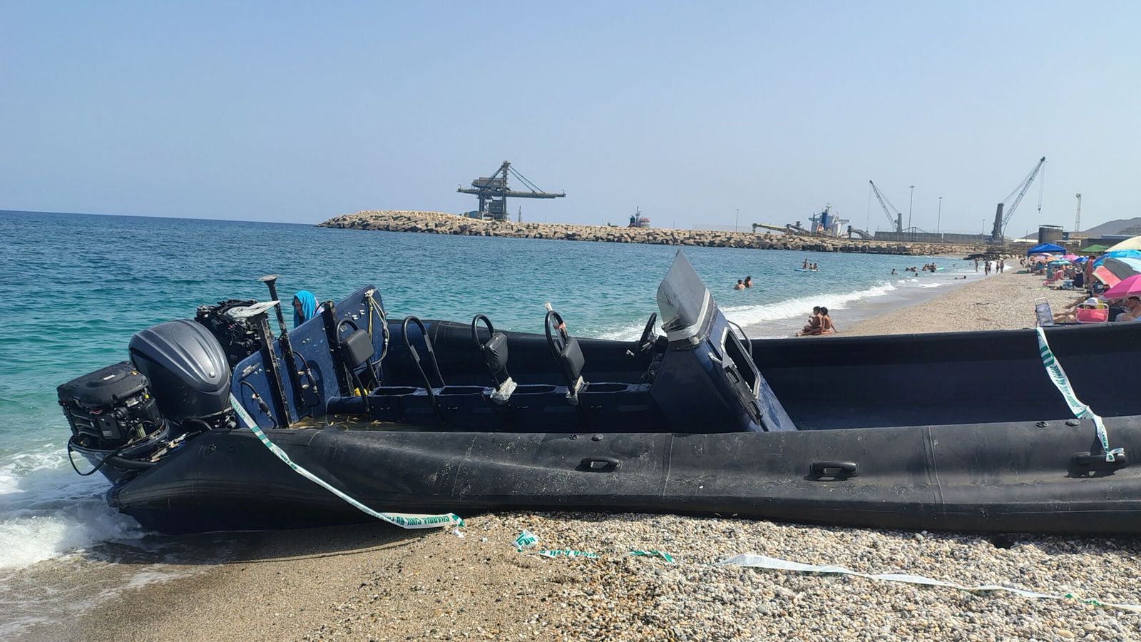 Cinco detenidos y varios agentes heridos tras embestir una narcolancha a una patrullera en aguas de Huelva