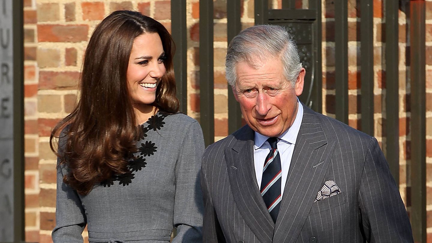 Carlos III, junto a Kate Middleton. (Getty)