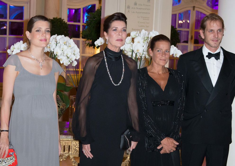 Foto: Carlota Casiraghi, su madre, la princesa Carolina, su tía Estefanía y su hermano Andrea. (I.C.)