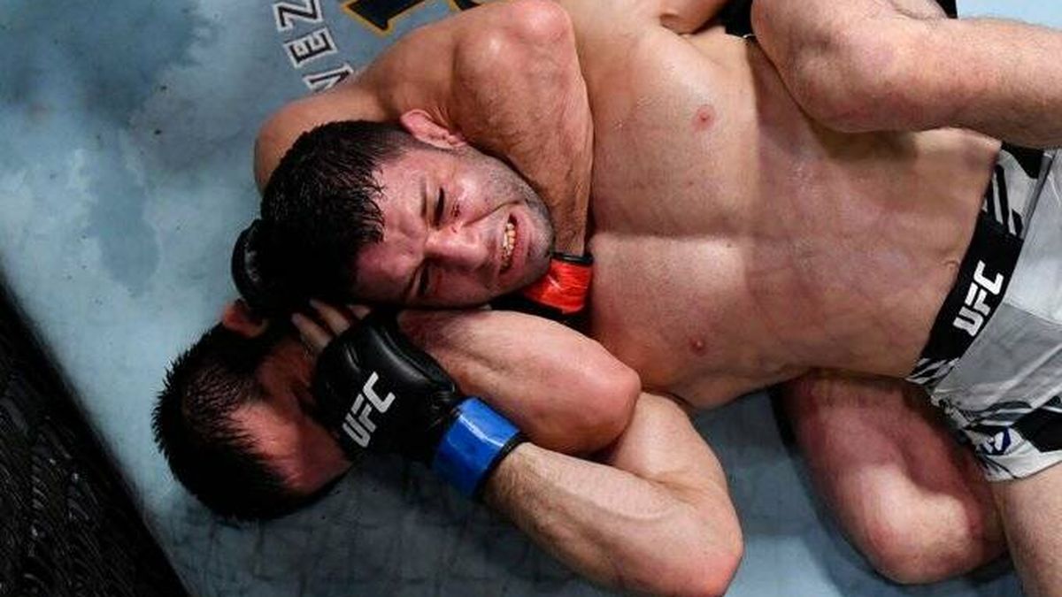 UFC Vegas 31: el sucesor de Khabib, Islam Makhachev, estrangula a Thiago Moisés