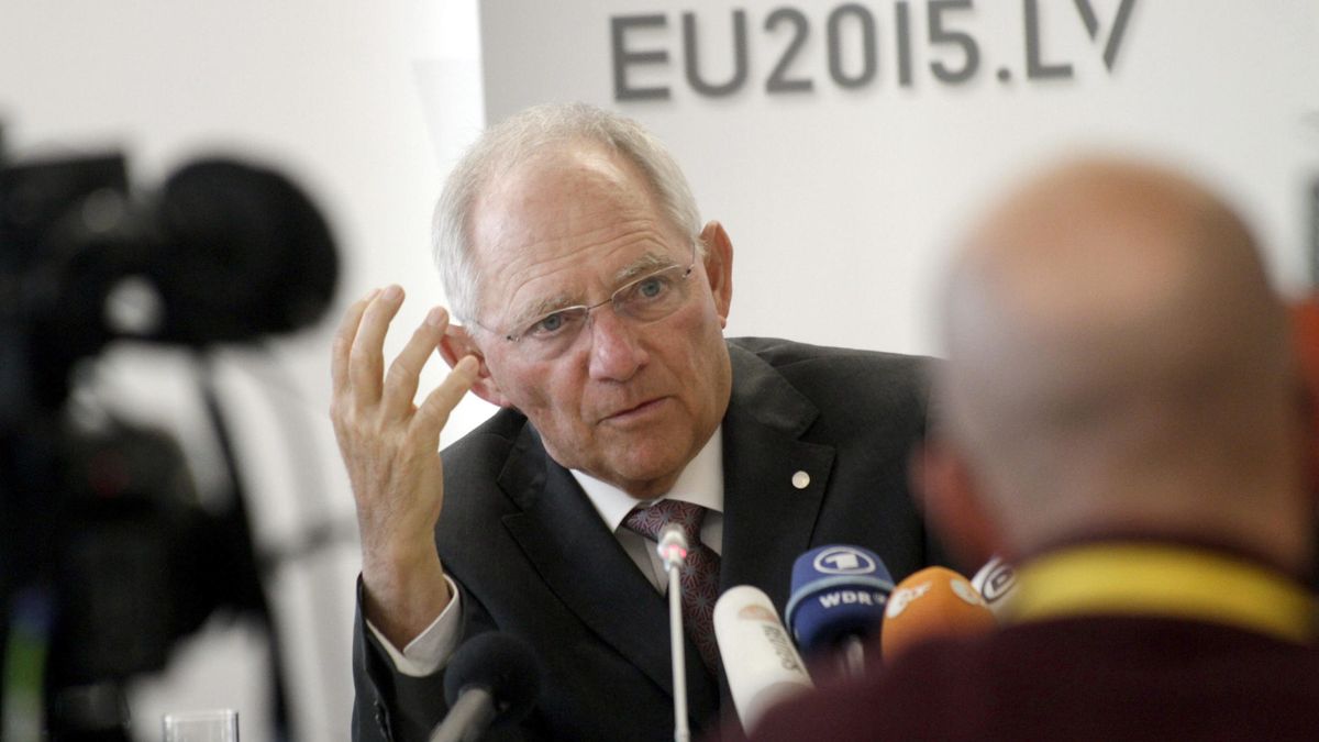 Berlín plantea una salida del euro de Grecia por cinco años, según un diario alemán