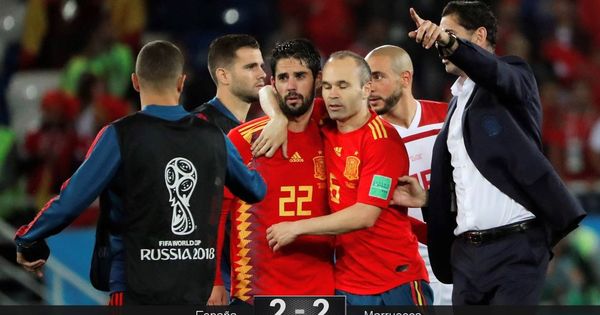 Foto: España jugará contra Rusia en octavos de final tras acabar primera del grupo B. (EFE)
