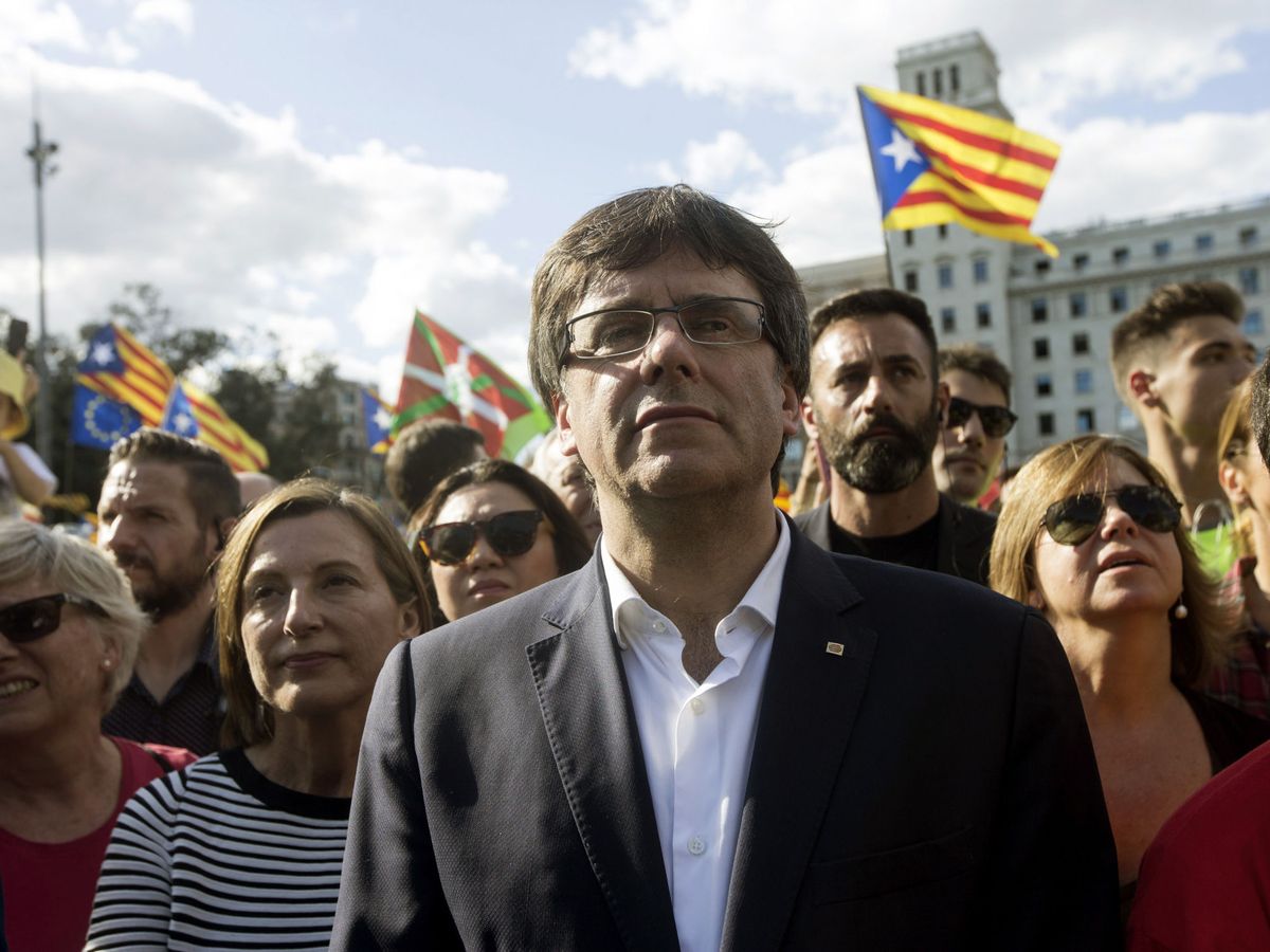 Foto: Puigdemont, durante una marcha independentista previa al 1-O. (EFE/Quique García)