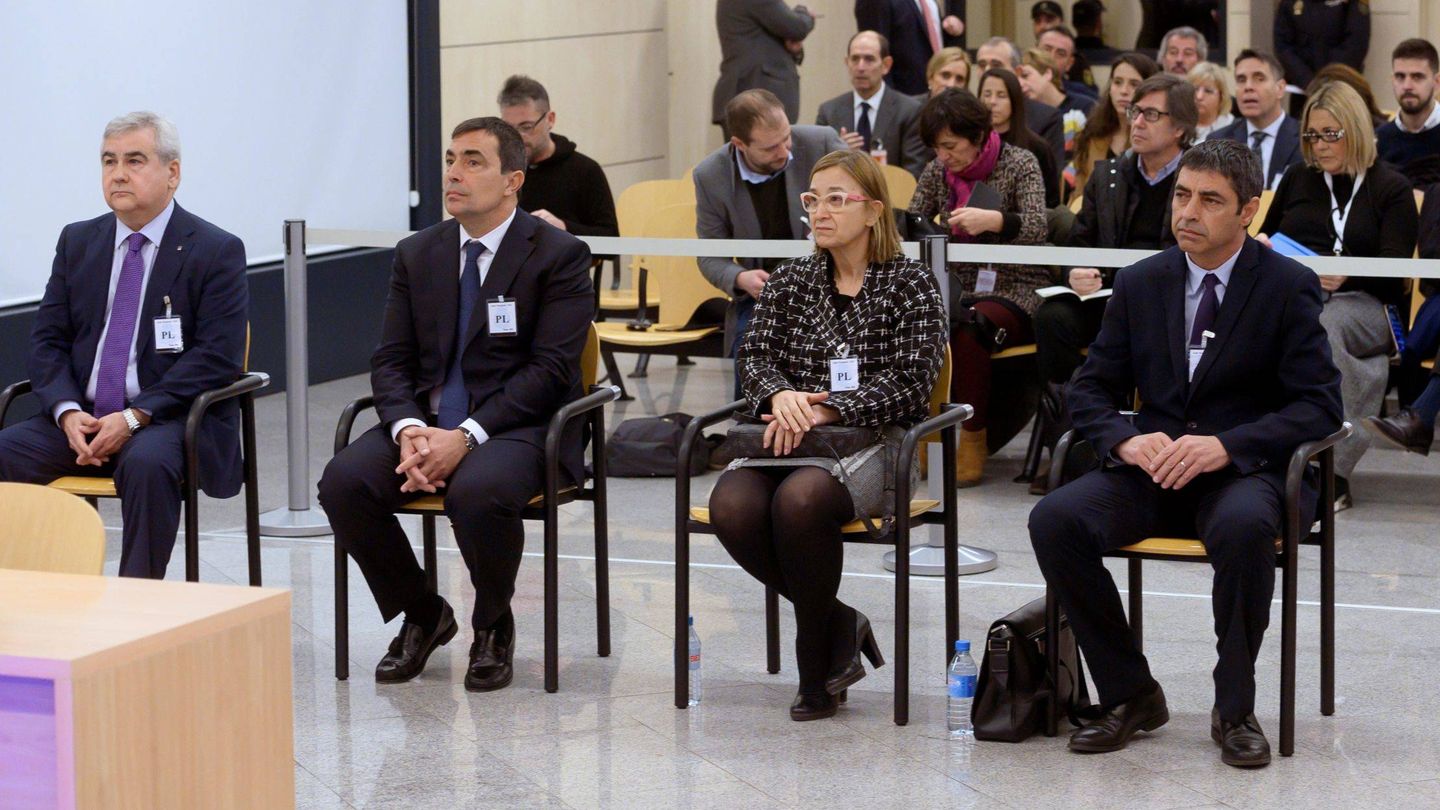 Los cuatro acusados: Trapero, Laplana, Soler y Puig, en la AN. (EFE)