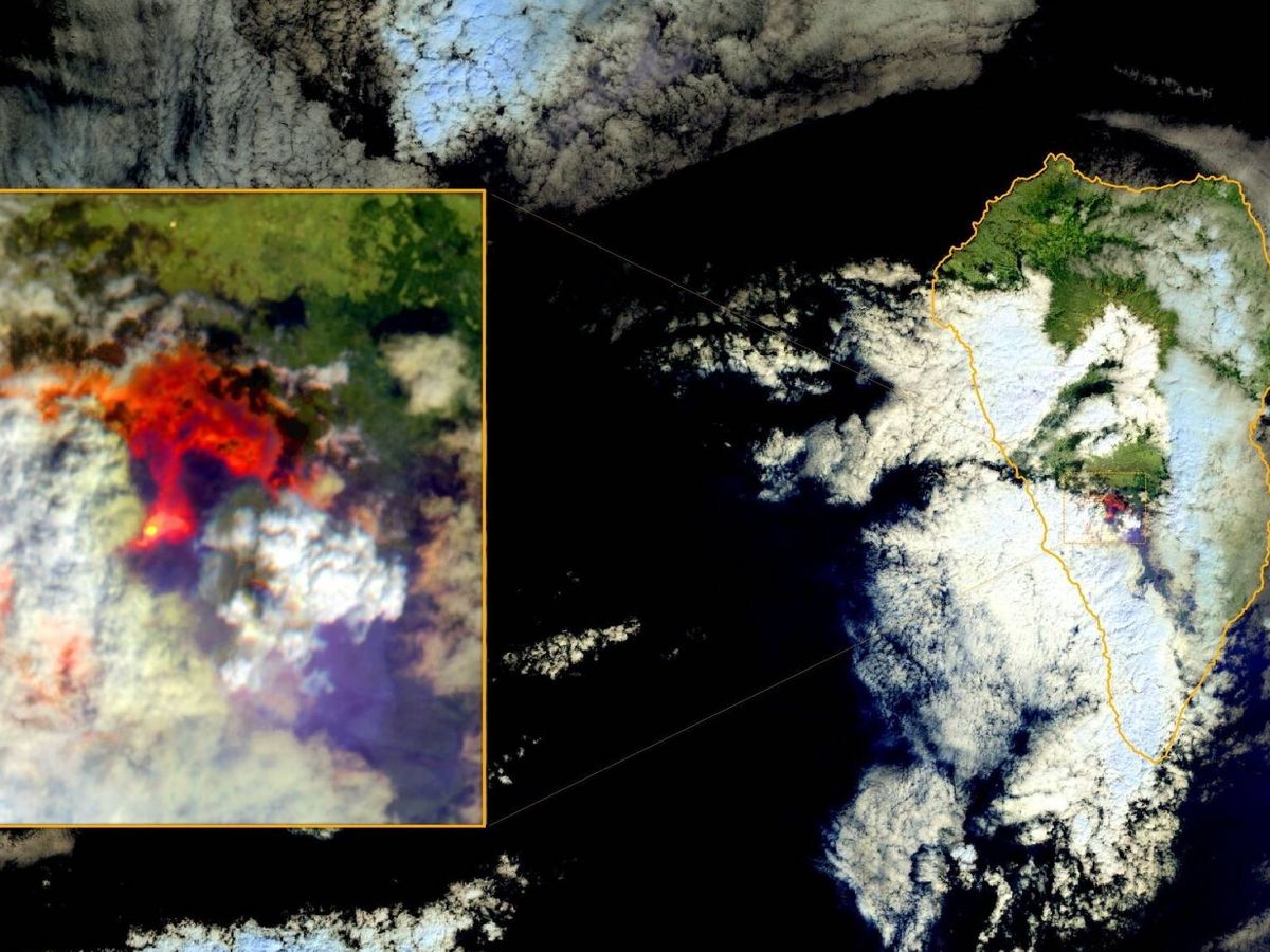 Foto: La erupción del volcán Cumbre Vieja de La Palma, fotografiada por el satélite Sentinel 2 (REUTERS)