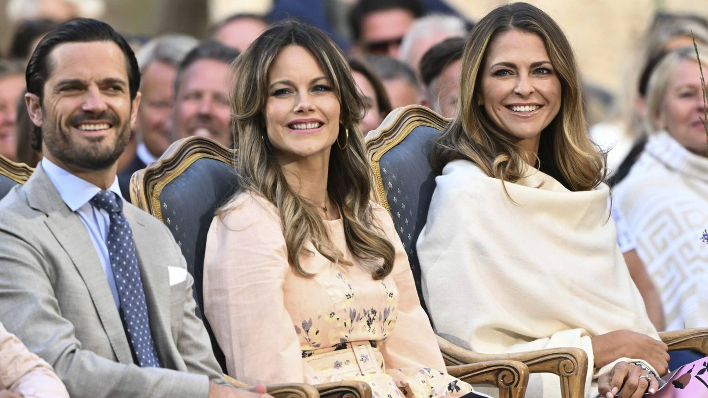 El príncipe Carlos Felipe, su esposa, Sofía, y la princesa Magdalena de Suecia. (Cordon Press)