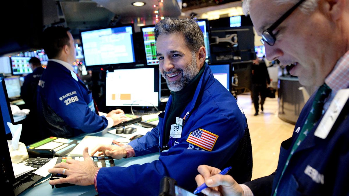 Las manufacturas estropean la andadura de Wall Street por el nuevo ejercicio