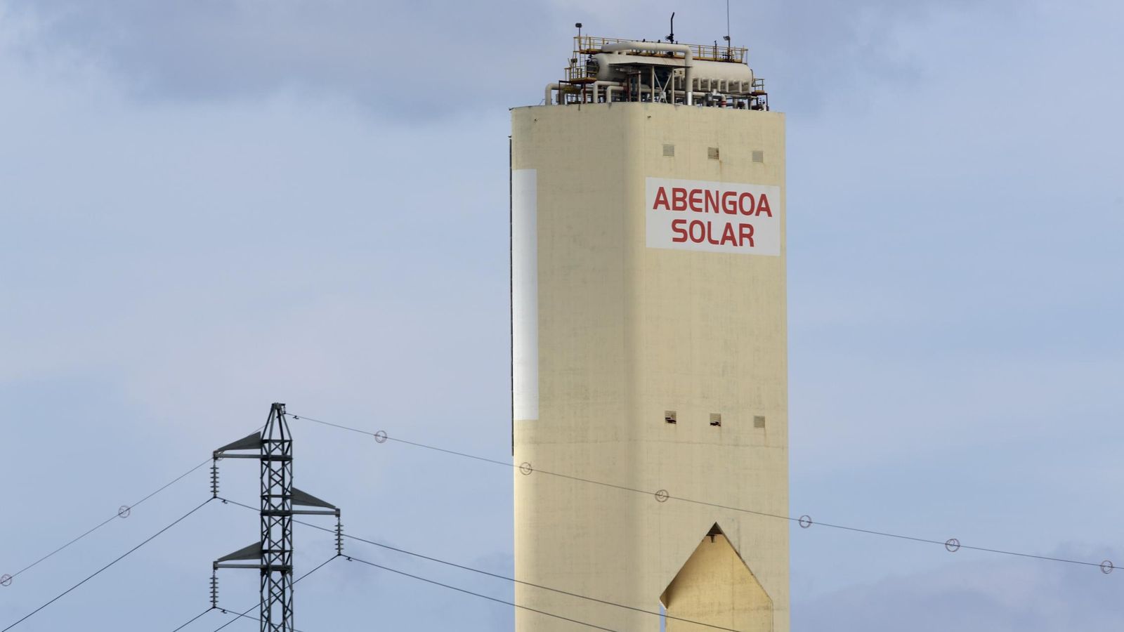 Foto: Una de las torres de Abengoa en Andalucía. (Reuters)