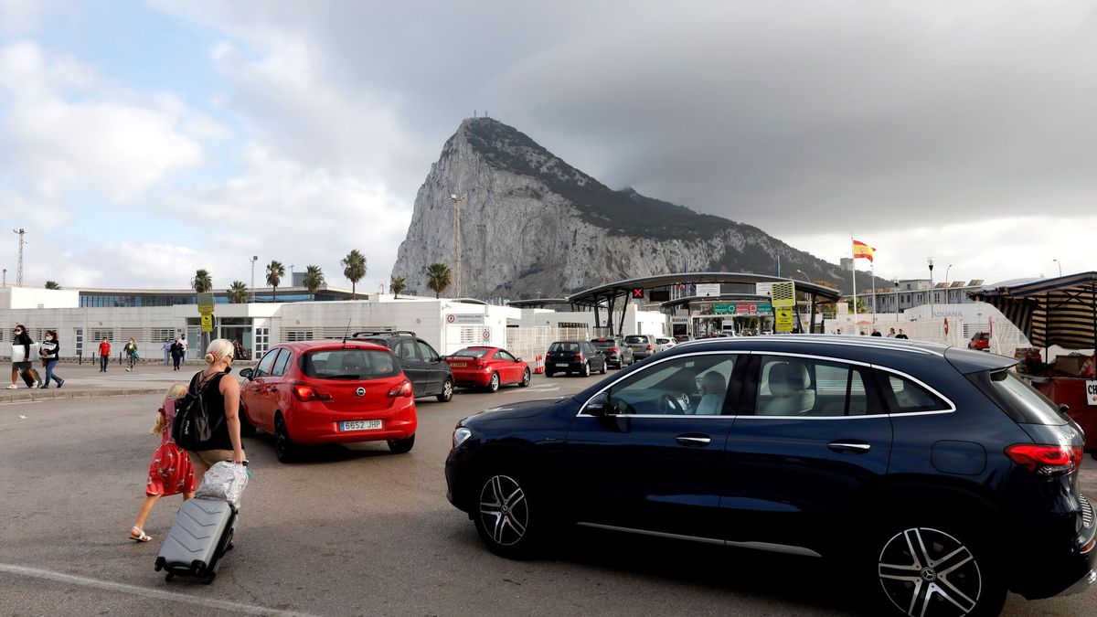 Gibraltar avisa a España: si pone trabas a sus transportistas, el Peñón hará lo mismo