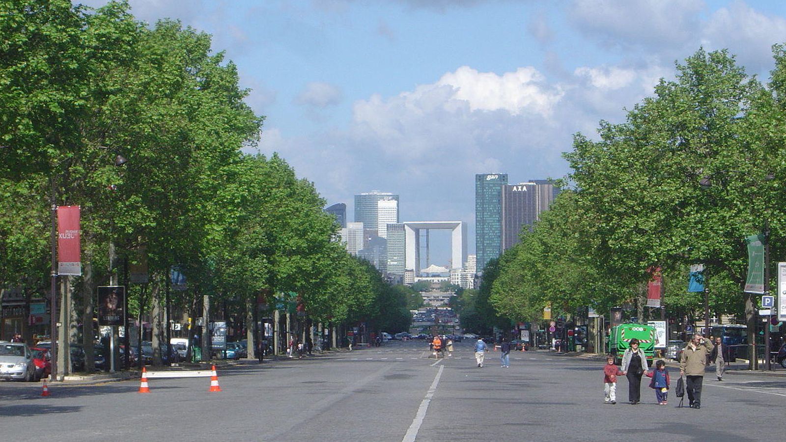 Foto: Vista de La Défense desde el Arco de Triunfo. (Wikipedia)