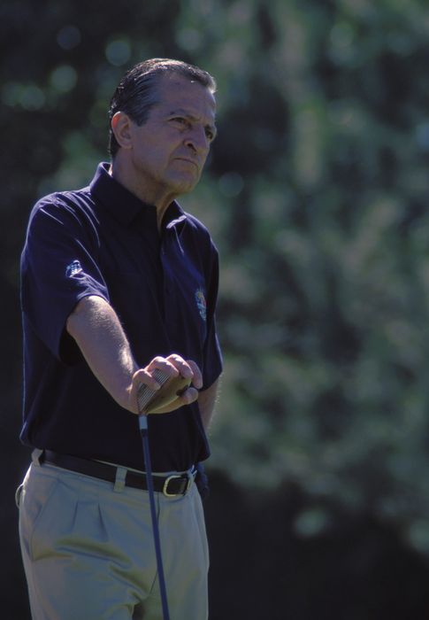 Foto: Adolfo Suárez jugando al golf. (I.C.)