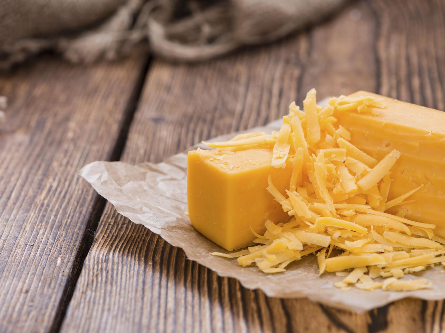El queso es una gran fuente de calcio.