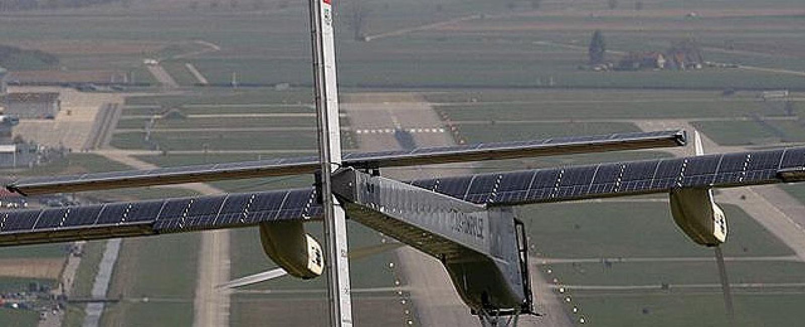 Foto: El primer avión que funciona con energía solar indefinidamente