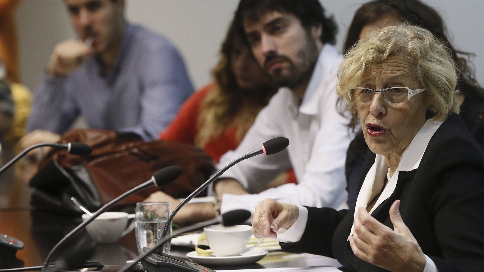 Foto: La alcaldesa de Madrid, Manuela Carmena, durante un encuentro con los medios este viernes. (EFE)