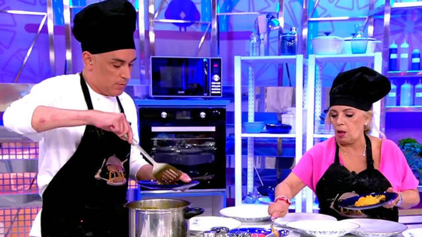 Kiko Hernández y Carmen Borrego, en 'La última cena'. (Telecinco)