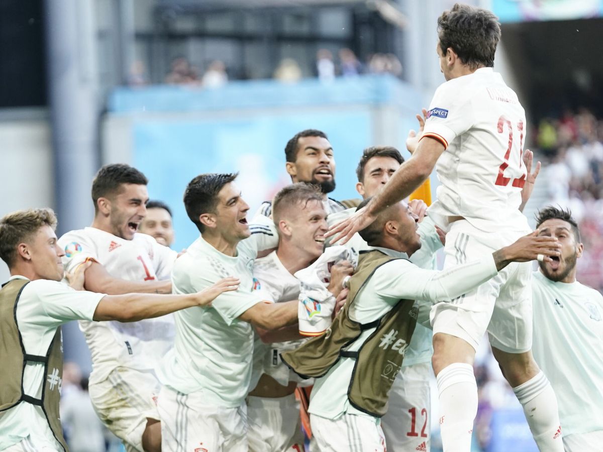 Foto: Los jugadores españoles celebran el quinto gol. (EFE)