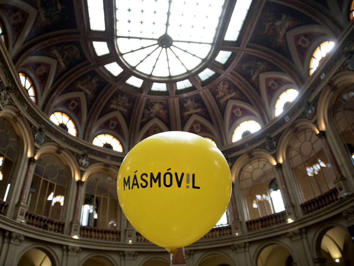 Foto: Logo de MásMóvil en un acto en la Bolsa de Madrid. (Reuters)