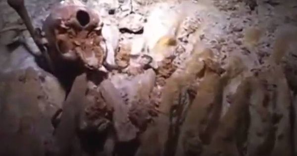 Foto: Los restos de Naia, en el momento de ser descubierta en el fondo de Hoyo Negro. (CC)