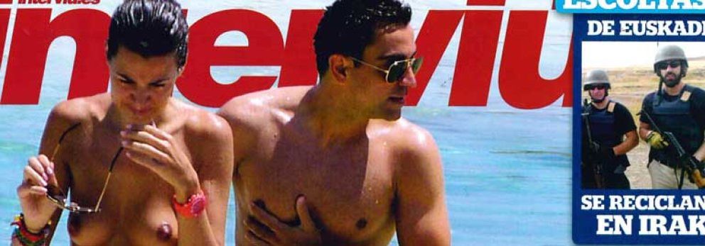 Foto: Interviú 'amarga' la luna de miel de Xavi Hernández con el topless de su novia