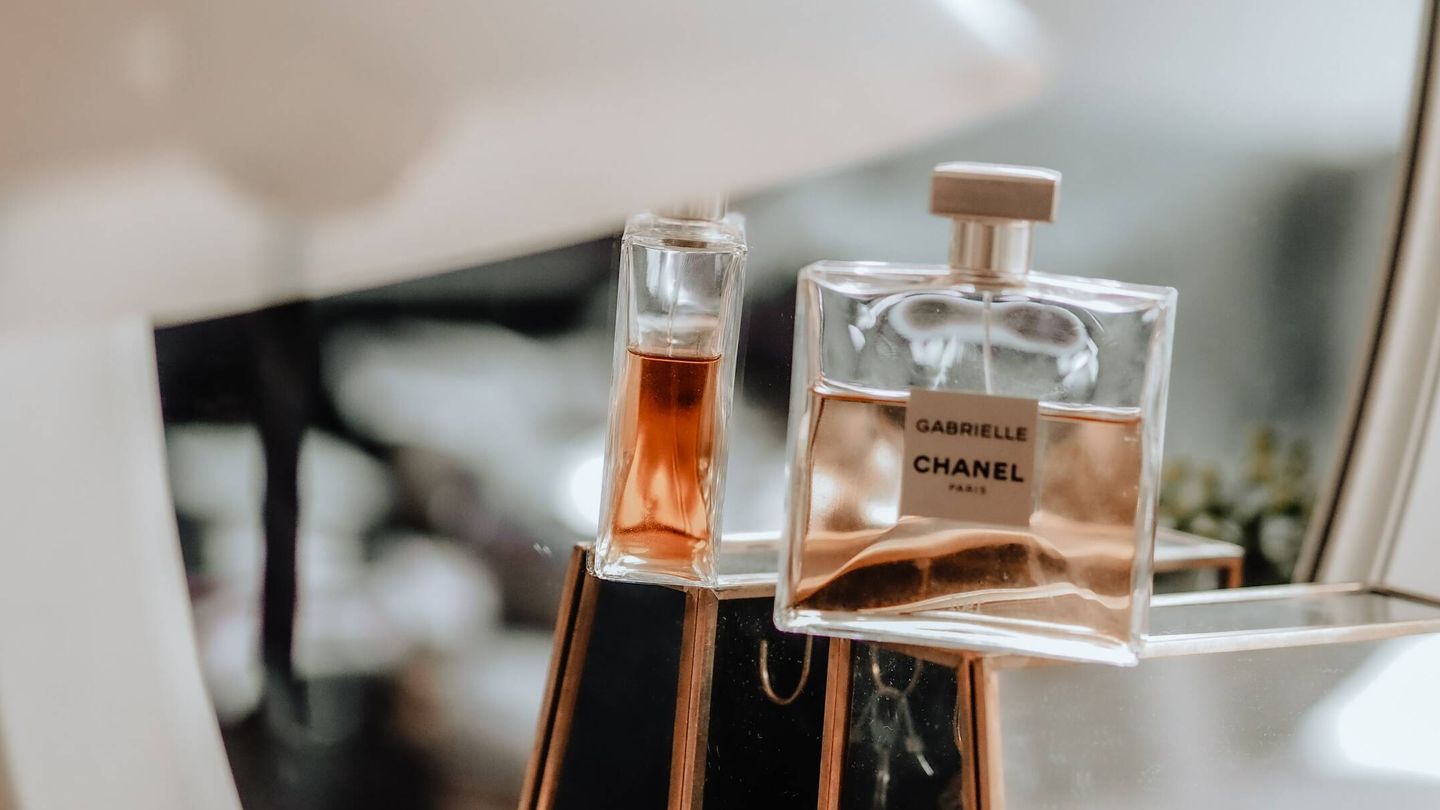 A la hora de combinar perfumes, hay que tener en cuenta notas, composición y peso aromático. (Unsplash)