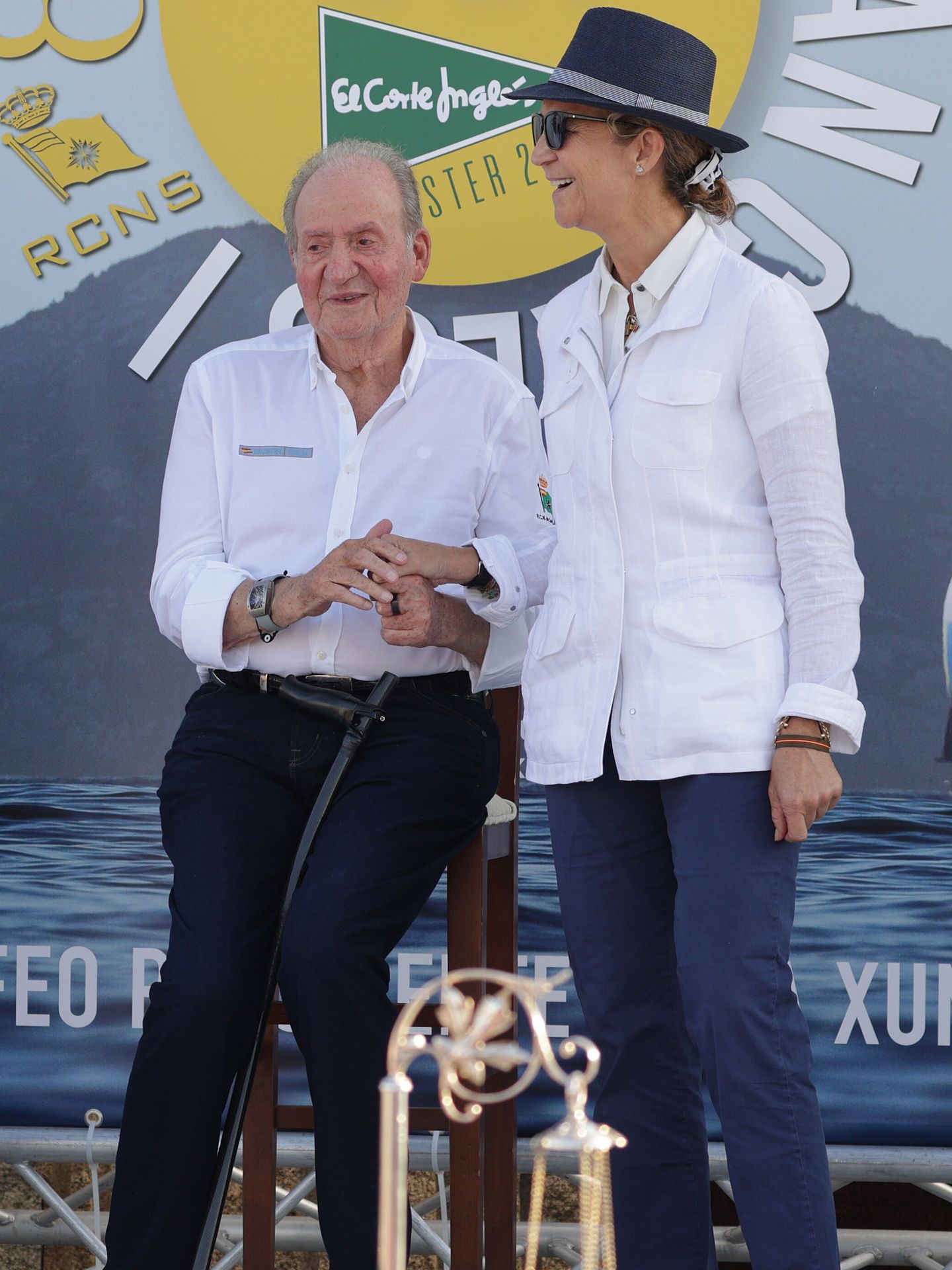 El rey Juan Carlos y la infanta Elena, en Sanxenxo. (Europa Press/José Ramón)