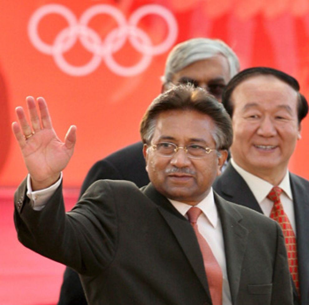 Foto: El Gobierno paquistaní pide la destitución del presidente Musharraf