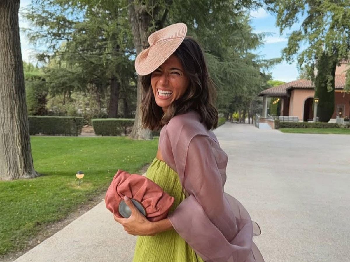 Los 2 colores tendencia entre las invitadas de otoño (y las marcas españolas dónde comprar los vestidos y los conjuntos que están triunfando)