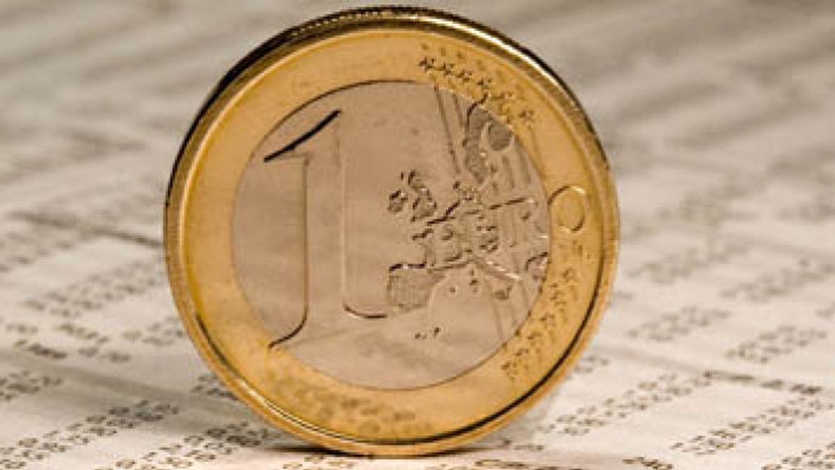 El euro continúa a la baja y pierde los 1,42 dólares