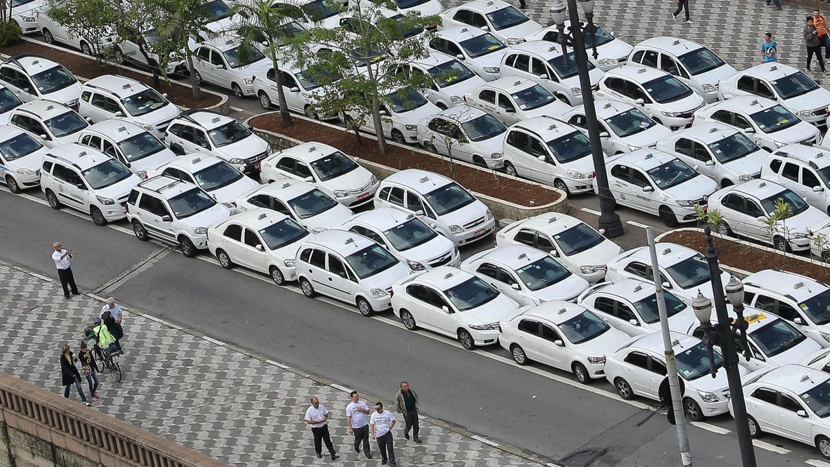 La Federación Española del Taxi lleva sus quejas sobre Uber a Bruselas