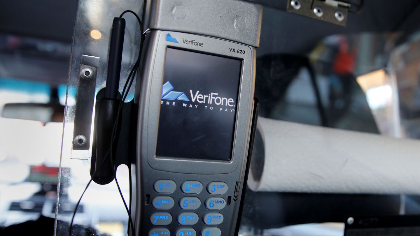 Un datáfono Verifone en un taxi de NYC. (Reuters) 
