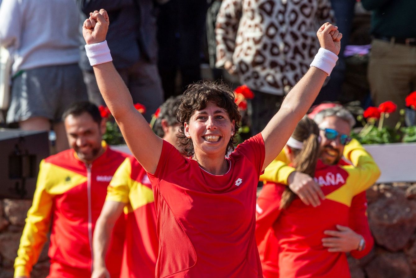 Carla Suaréz celebra el pase de España a la fase final de la Copa Federación, ahora suspendida (EFE)