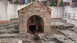 La fuente de casi 1.200 años que sigue dando agua en Asturias: el monumento civil más antiguo de España