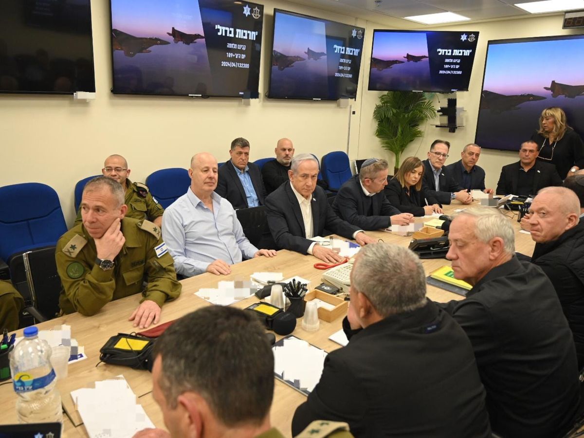 Foto: El presidente de Israel, Benjamin Netanyahu, reunido con su Gabinete de Guerra, tras los ataques de Irán. (EFE)