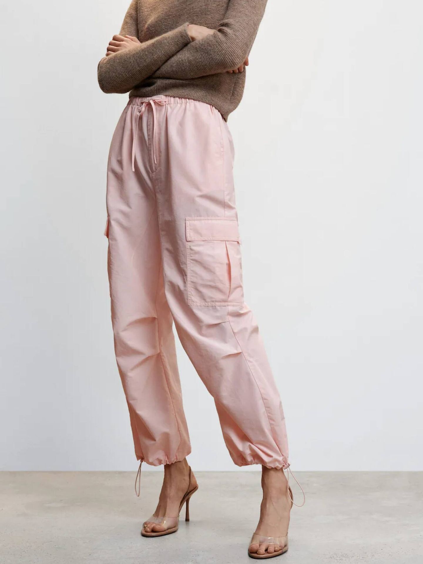 Los 5 pantalones cargo imprescindibles: de Zara a Mango