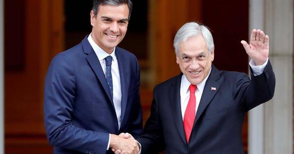 Foto: Pedro Sánchez recibe al presidente chileno, Sebastián Piñera, este 9 de octubre en La Moncloa. (EFE)