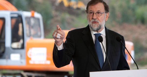Foto: El presidente del Gobierno, Mariano Rajoy, visita las obras del tramo Vilaboa-Ermida de la autovía A-57. (EFE)