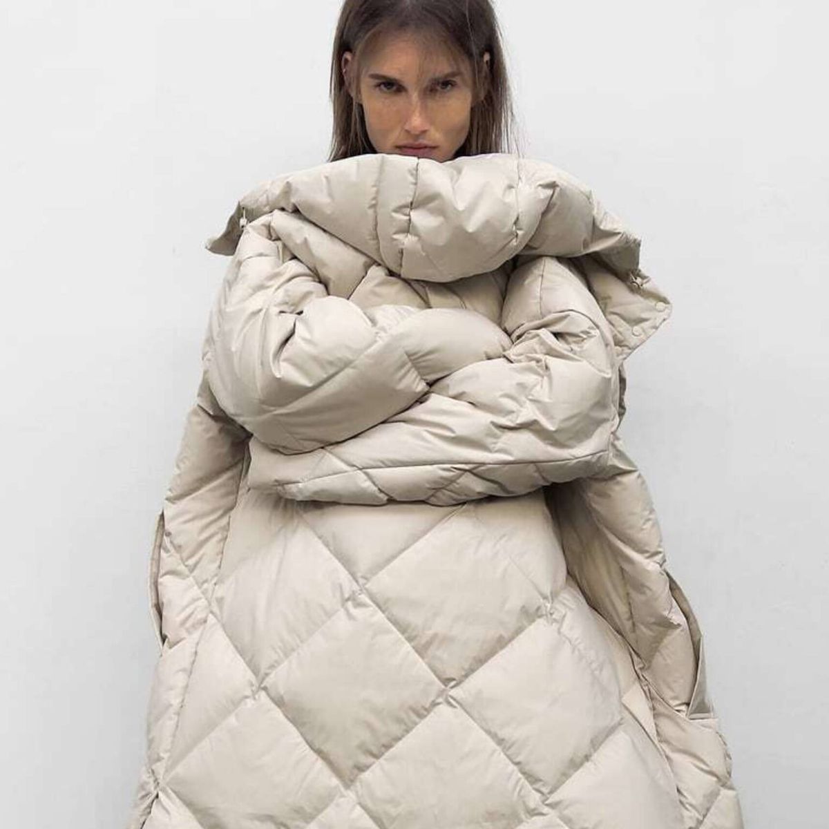 Este es el abrigo acolchado de Zara buscado en