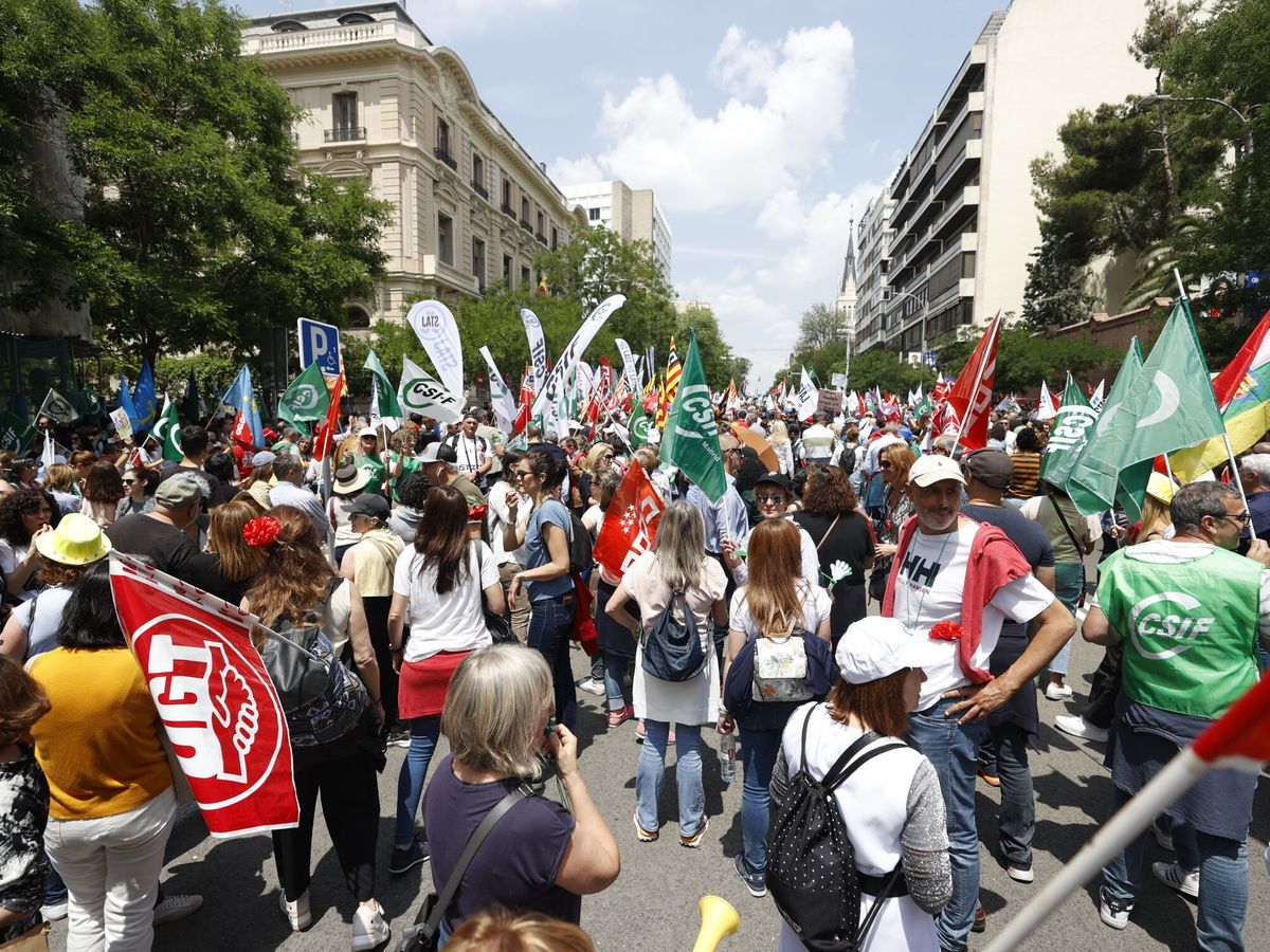 Foto: Los funcionarios de la Administración de Justicia en huelga se manifiestan en Madrid. (EFE/Javier Lizón)