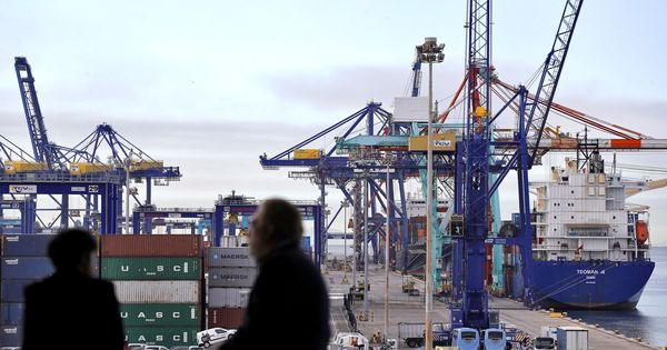 Foto: El puerto de Valencia registró un incremento del 5,4% en tráfico de contenedores hasta junio. (EFE)